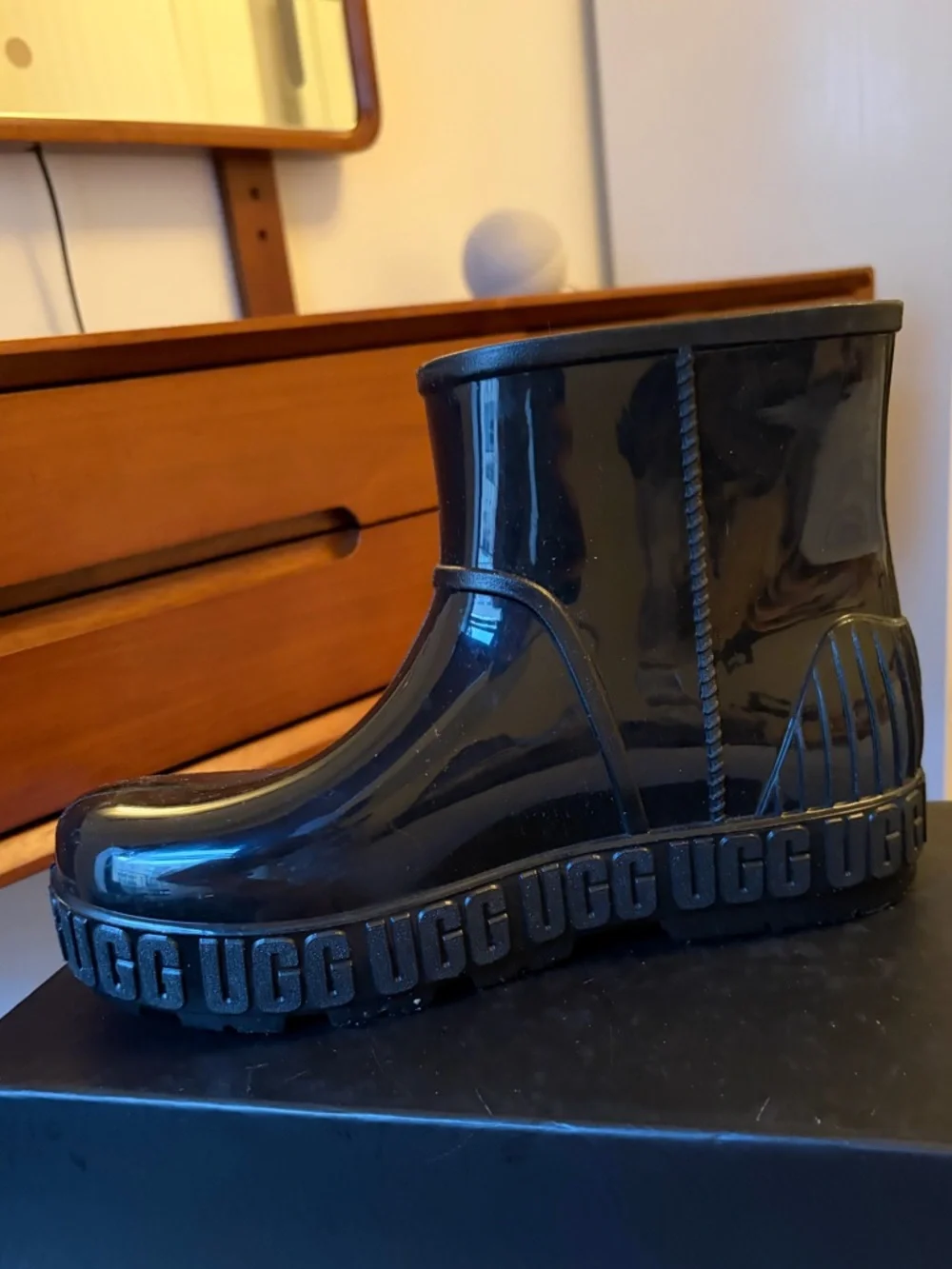 UGG Women’s Drizlita boot in black - Picture 3 of 3